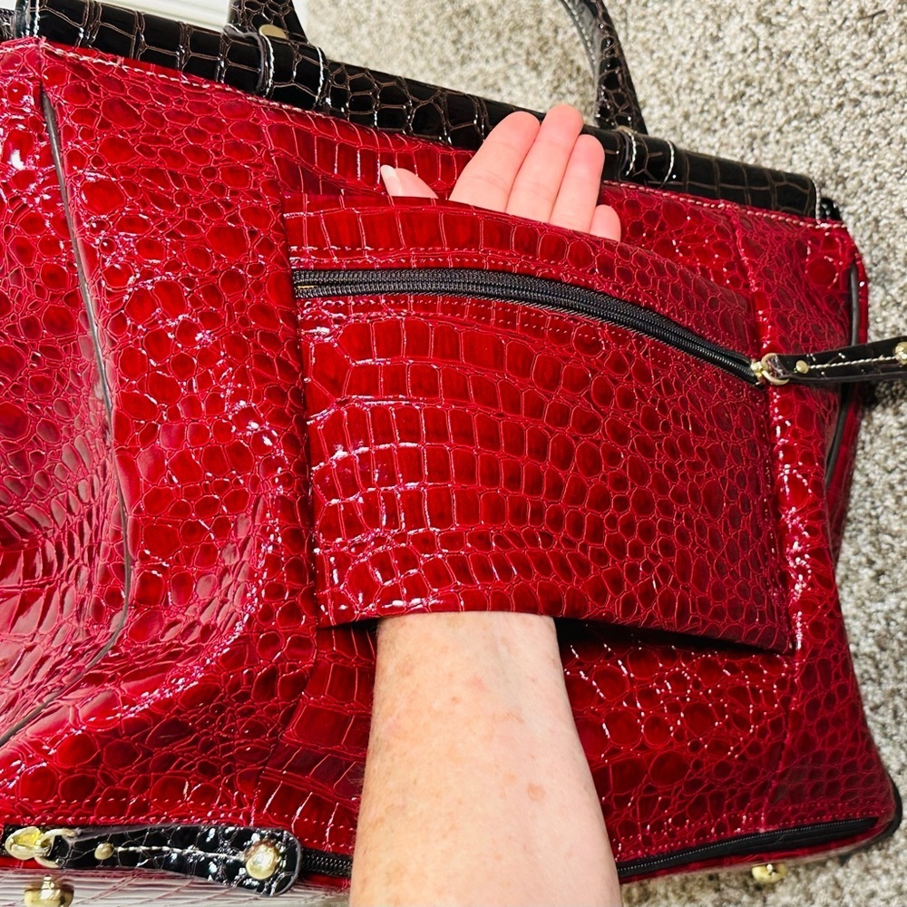 Samantha Brown NEW Red Black Travel Bags 5 piece set Set, passport, makeup bags - Picture 12 of 16